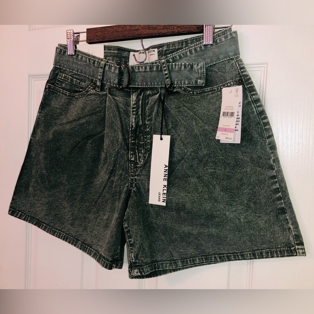 Anne Klein pleated shorts - Picture 2 of 6